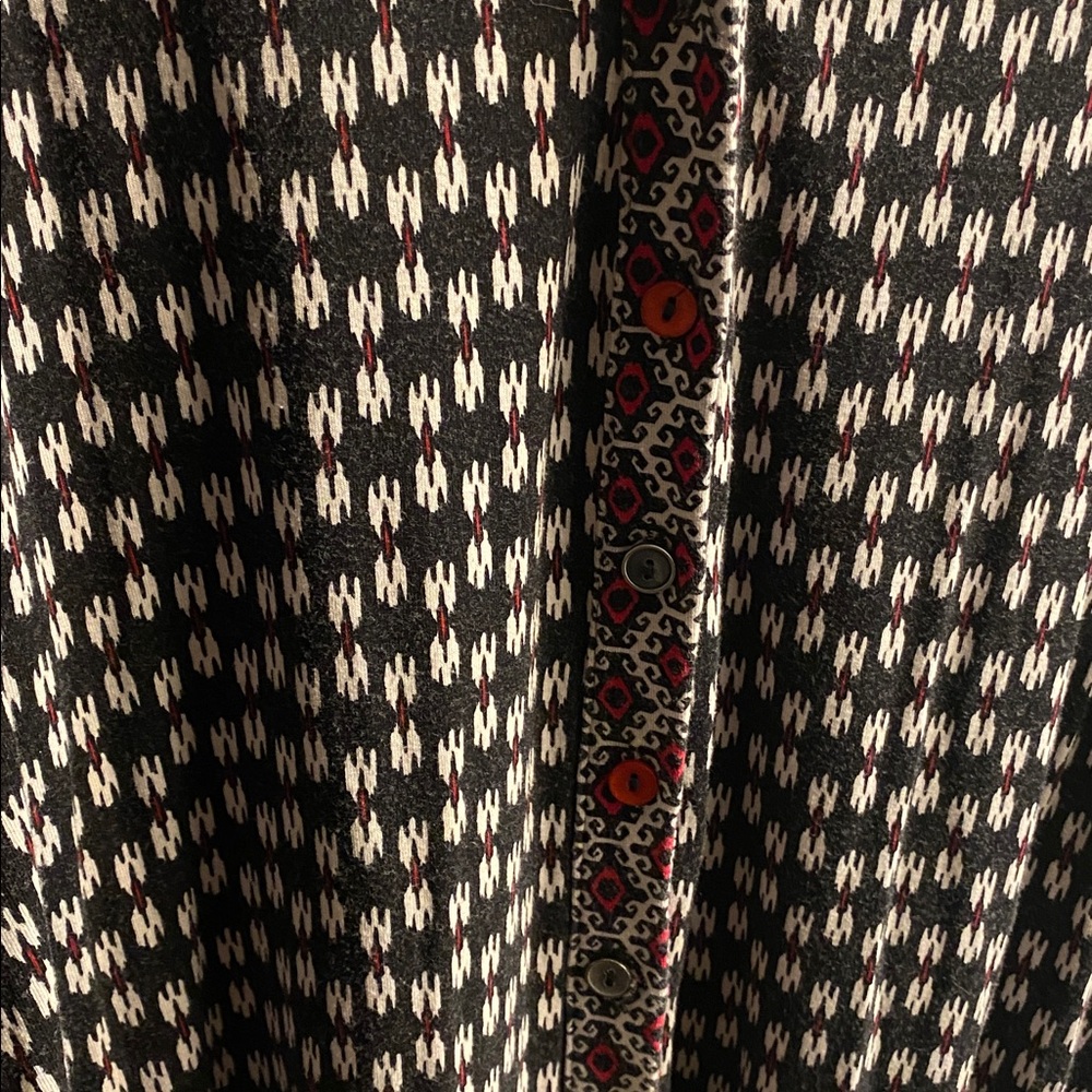 Patterned Button-Up Shirt - Picture 7 of 12